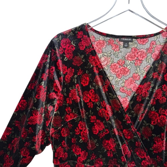 TORRID Black Velvet Red Rose Faux Wrap Front Women’s  Whimsigoth Dress Sz 1X - Picture 5 of 12